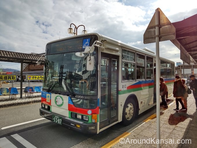ラコリーナへ行く近江鉄道バス