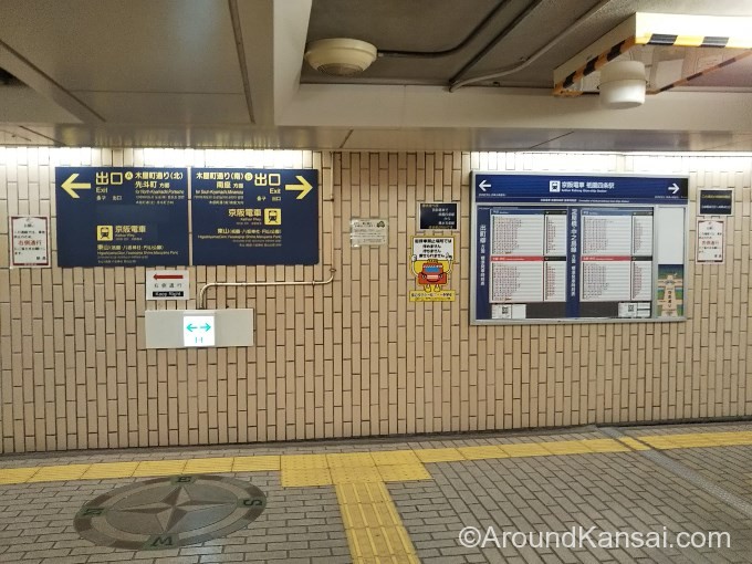 通路の突き当りを右へ