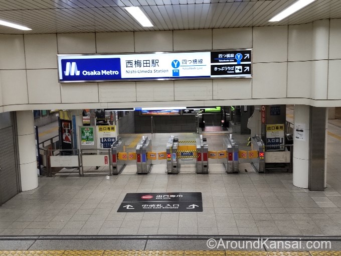 途中に四ツ橋線 西梅田駅があります