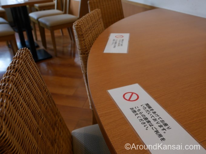 フルールの店内、コロナ対策で使用禁止の席も